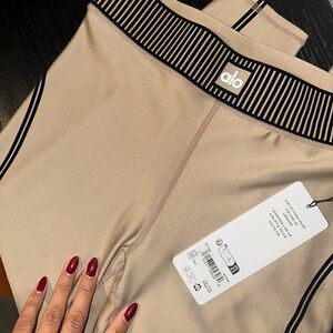 Airlift High-Waist 7/8 Line Up Legging